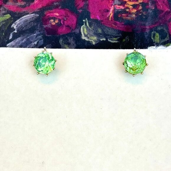 Vintage Earrings Green Round Clip-Ons - Picture 2 of 5